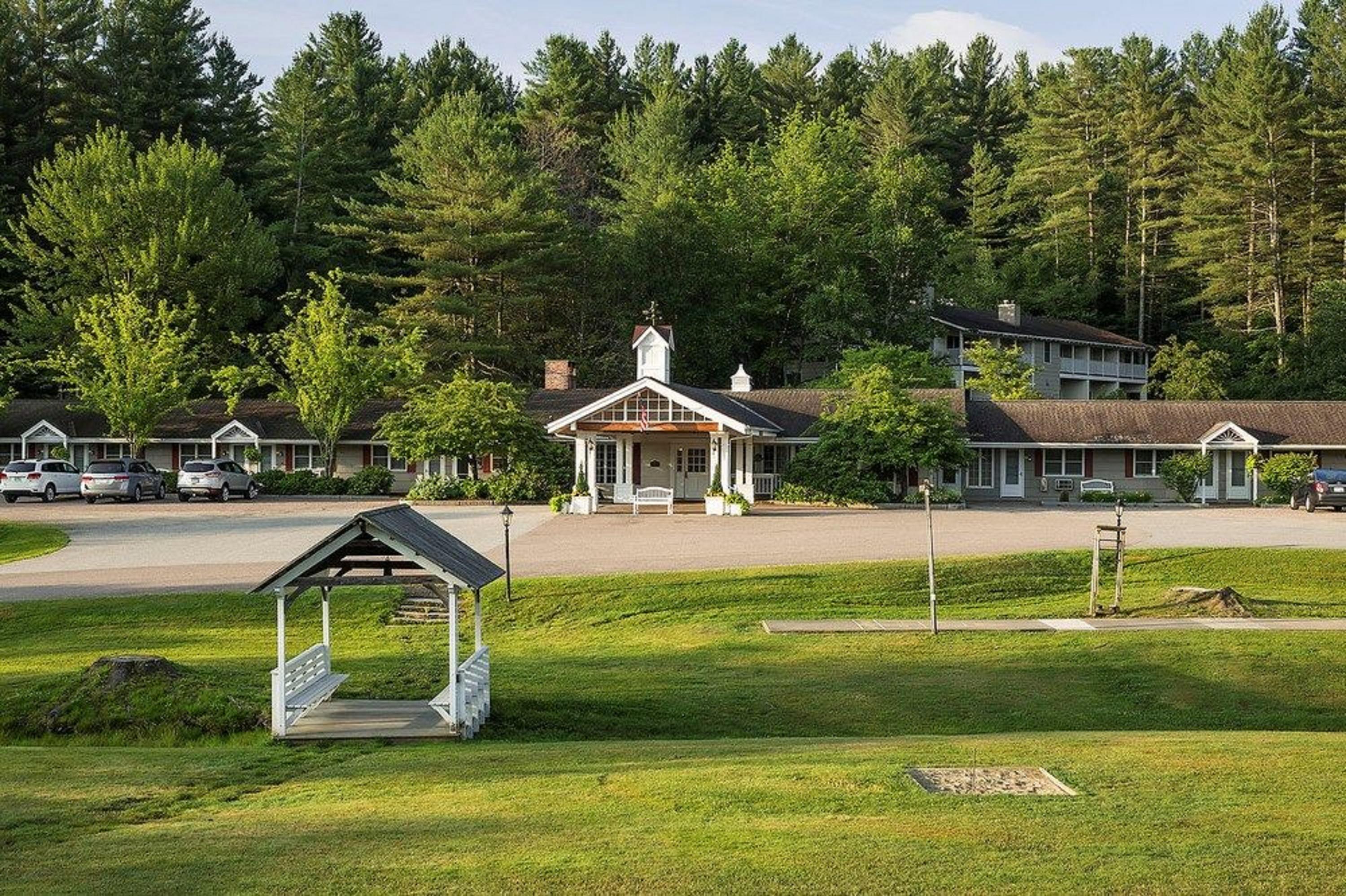 Bluebird Cady Hill Lodge Stowe Exterior photo